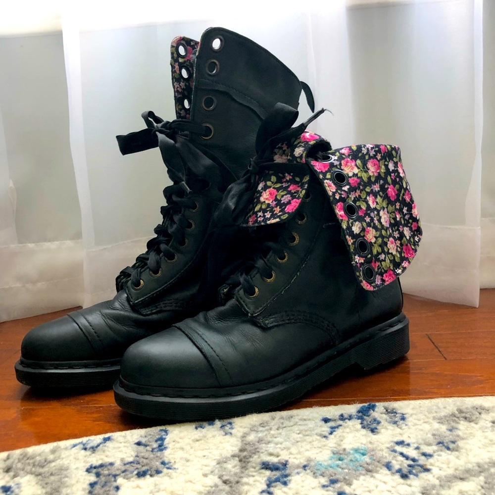 Dr. Martens Triumph 1914 floral combat boots 10.